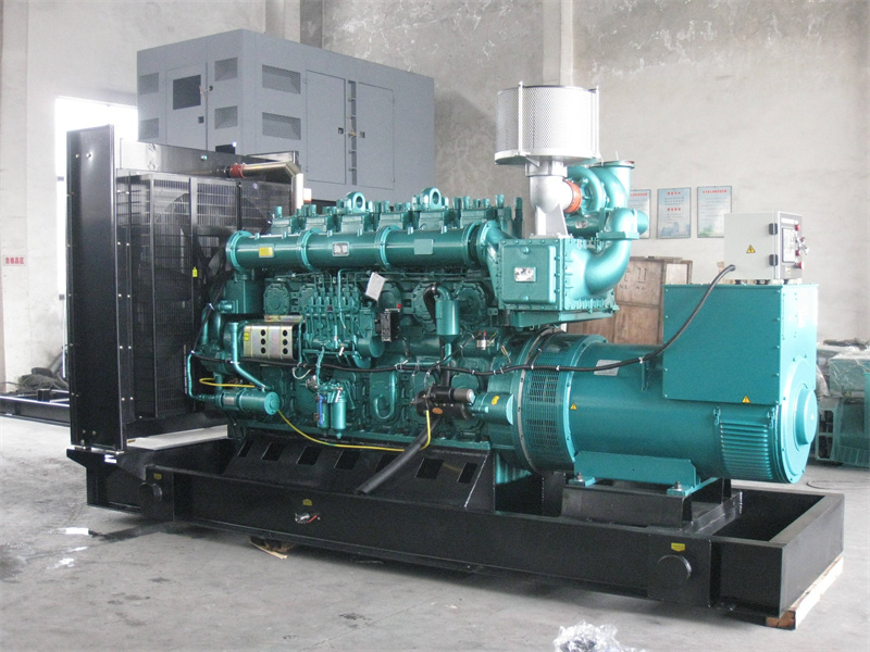 北辰200KW 柴油发电机的油耗是多少？